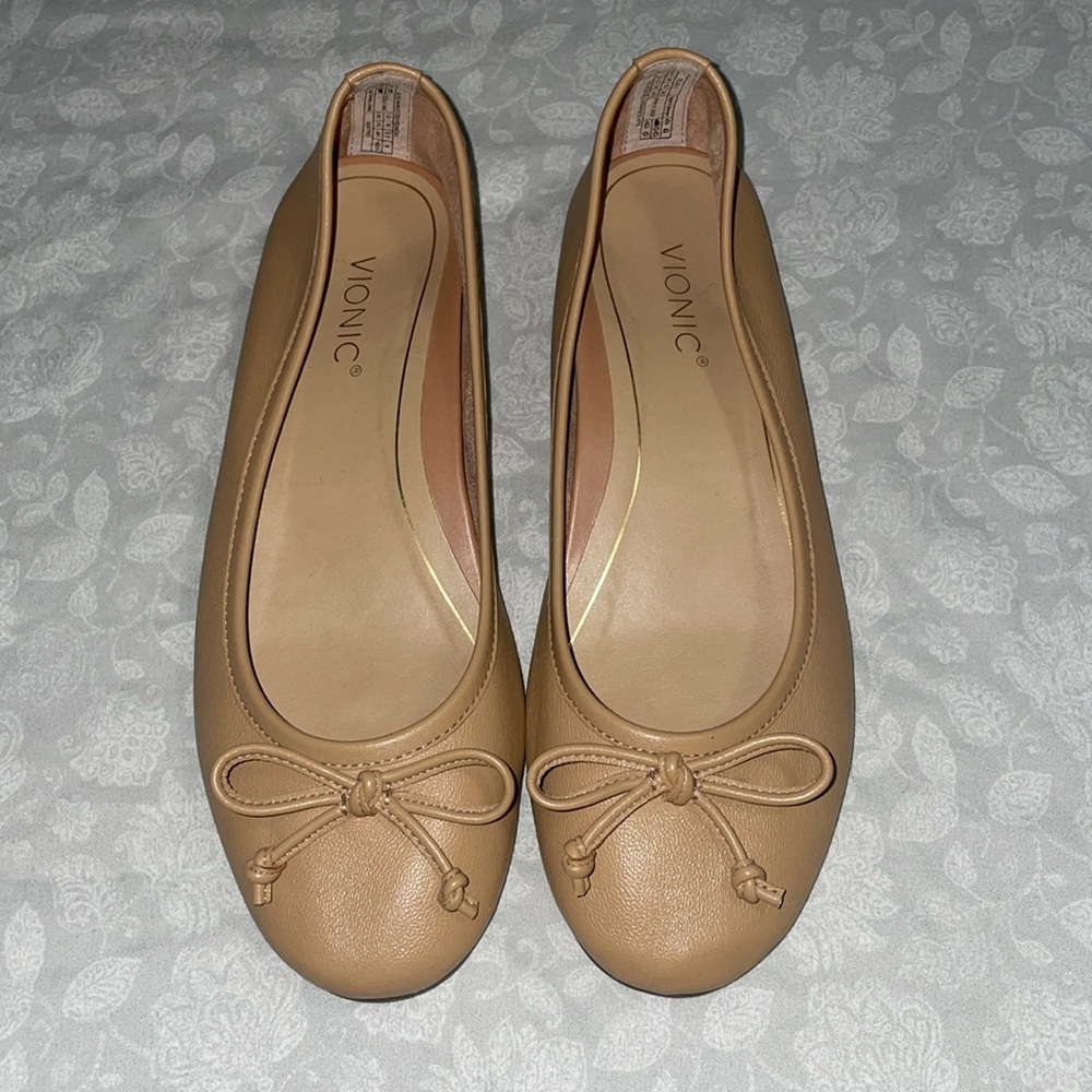 Vionic Ballet Flats. Buttery soft leather. Size 6
